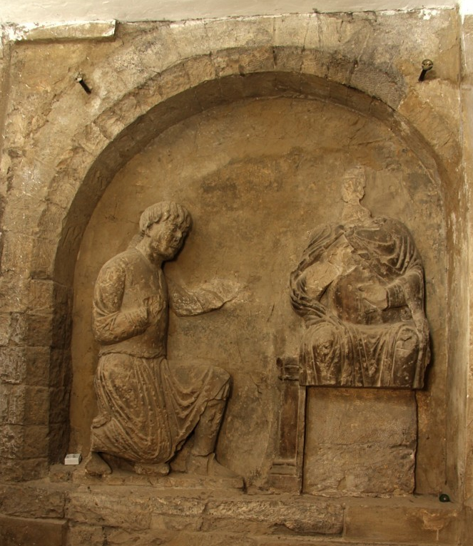 Románský relief na tzv. Juditině věži. Vyobrazení převzato z www.artmap.cz, autor Mgr. Daniel Hvězda. Relief-z-juditina-mostu