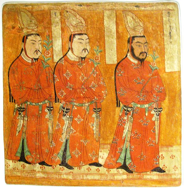 Nástěná malba v buddhistickém skalním kostele v Bezekliku, Čína, (9.-12. století). Originál uložen v berlínském Muzeu indického umění v Dahlem. Ani zde se nejedná o tři bratry z nějaké konkrétní národní pohádky. První zprava je blíženecký Stín, za ním sluneční Potomek a poslední vzadu je blíženec Světlo. Blížence rozeznáme podle stáří a tmavosti tváří. Ratolesti v tomto případě již nejsou správně, odlišnou by měl mít prostřední Potomek. Hlavně také přicházejí stejným směrem jako tři mágové na mozaice v ravennské bazilice St. Apollinare a přijíždějící Oráč v doprovodu blíženců ve znojemské rotundě. Tri_magove_Bezeklik_Museum_fr_Indische_Kunst_Dahlem_Berlin_Mai_2006_063